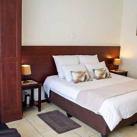 Amohela Guesthouse Midrand Szoba fotó