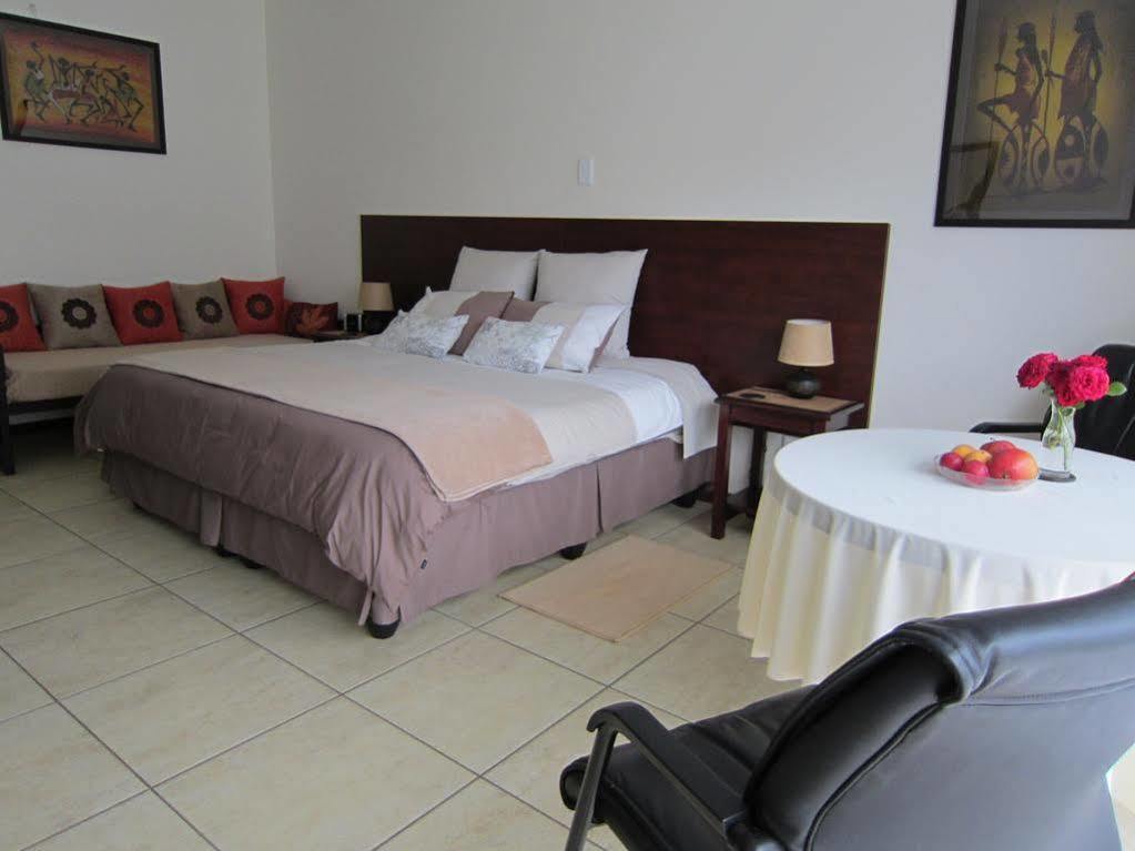 Amohela Guesthouse Midrand Kültér fotó